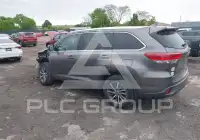 2017 Toyota Highlander photo