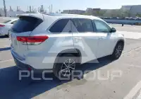 2017 Toyota Highlander photo