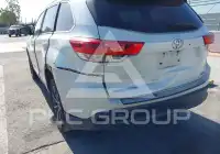 2017 Toyota Highlander photo