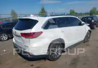 2017 Toyota Highlander photo