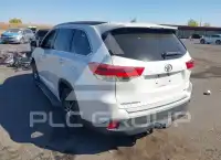 2017 Toyota Highlander photo