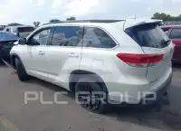 2017 Toyota Highlander photo