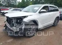 2017 Toyota Highlander photo