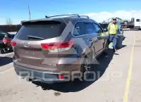 2017 Toyota Highlander photo