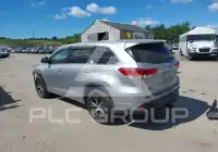 2017 Toyota Highlander photo