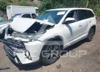 2017 Toyota Highlander photo