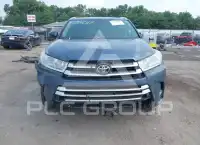 2017 Toyota Highlander photo