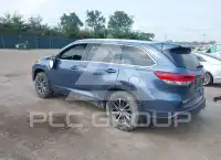 2017 Toyota Highlander photo