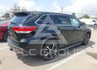 2017 Toyota Highlander photo