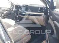 2017 Toyota Highlander photo