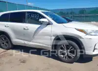 2017 Toyota Highlander photo
