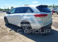 2017 Toyota Highlander photo