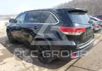 2017 Toyota Highlander photo