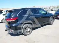 2017 Toyota Highlander photo