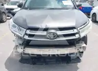 2017 Toyota Highlander photo