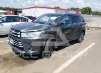 2017 Toyota Highlander photo