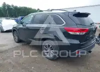 2017 Toyota Highlander photo
