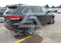 2017 Toyota Highlander photo