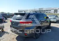 2017 Toyota Highlander photo