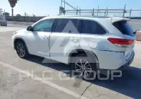 2017 Toyota Highlander photo