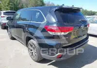 2017 Toyota Highlander photo