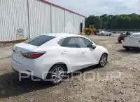 2017 Toyota YARIS фото
