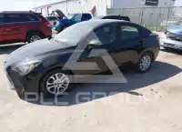 2017 Toyota YARIS фото