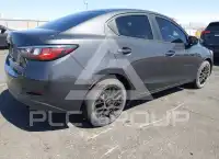 2017 Toyota YARIS фото