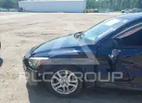 2017 Toyota YARIS фото