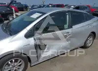 2017 Toyota PRIUS photo