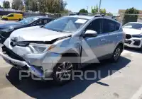 2017 Toyota RAV4 фото