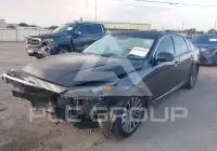 2017 KIA Cadenza photo