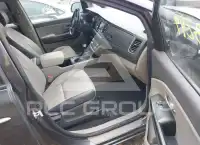 2017 KIA Sedona photo