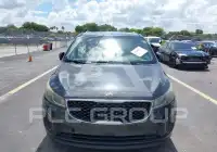 2017 KIA Sedona photo