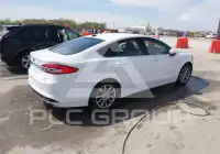 2017 Ford FUSION фото