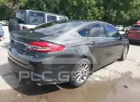 2017 Ford FUSION фото