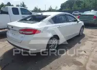 2017 Ford FUSION фото