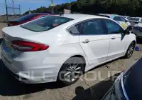 2017 Ford FUSION фото
