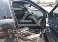 2017 Ford EXPLORER photo