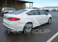 2017 Ford FUSION фото