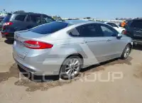 2017 Ford FUSION фото