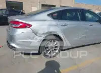 2017 Ford FUSION фото