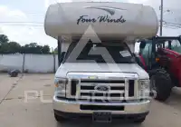 2017 Ford E-450 фото