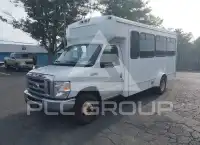 2017 Ford E-450 фото