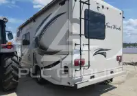 2017 Ford E-450 фото