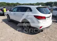 2017 Hyundai Santa Fe photo