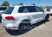 2017 Volkswagen Touareg photo