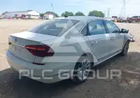 2017 Volkswagen Passat photo