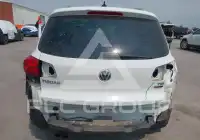 2017 Volkswagen Tiguan photo
