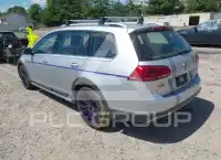2017 Volkswagen GOLF photo